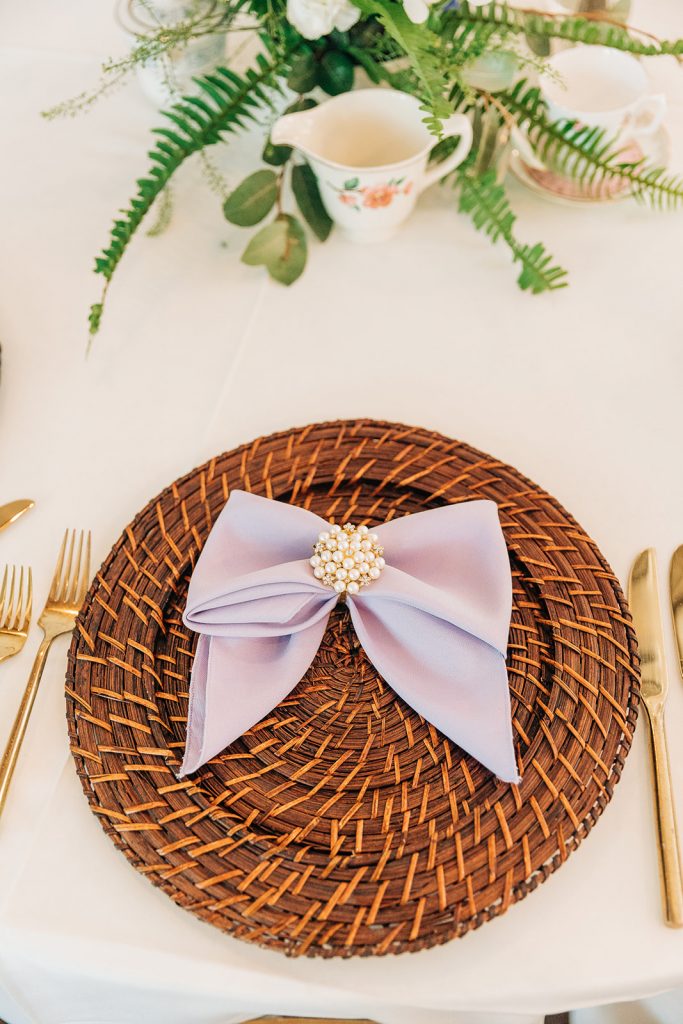 simple napkin bow for wedding reception