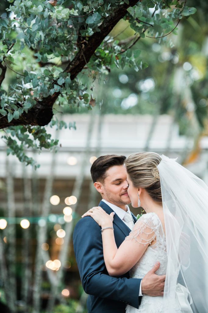 light and beautiful wedding photography in Orlando, Florida
